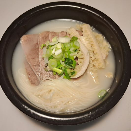 2. Mixed Seolleongtang Soup 섞어설렁탕 