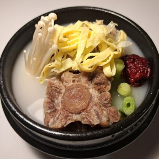 7. Kkori-tang (Beef Oxtail Soup) 꼬리탕