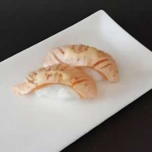 Seared Salmon Nigiri (2 pcs)