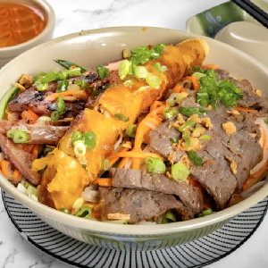 69. Grilled Lemongrass Beef, Spring Roll & Grilled Pork Patty with Vermicelli / B&uacute;n B&uacute;n B&ograve; Nướng, Chả Gi&ograve;, Nem Nướng