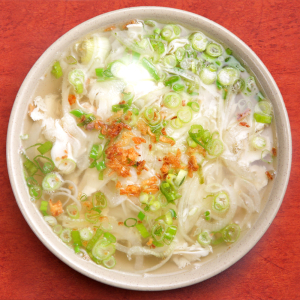 17. Chicken Rice Noodle in Soup / Phở G&agrave;