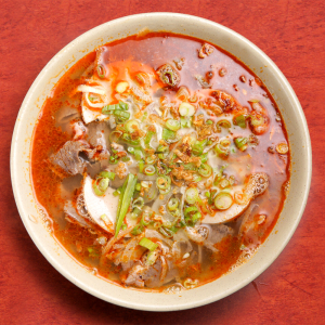 31. Hue's Spicy Special Rice Noodle or Thick Vermicelli in Soup / Phở Hoac Mibo Hu&eacute; / 順化牛肉扎肉瀨粉或湯麵