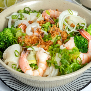 34. Vegetable & Seafood with Yellow Noodle or Rice Noodle in Soup / M&igrave; Hoặc Hủ Tiếu Đồ Biển