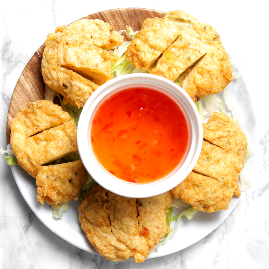 B. Deep-Fried Fish Cake / Chả C&aacute; Chi&ecirc;n / 炸魚餅