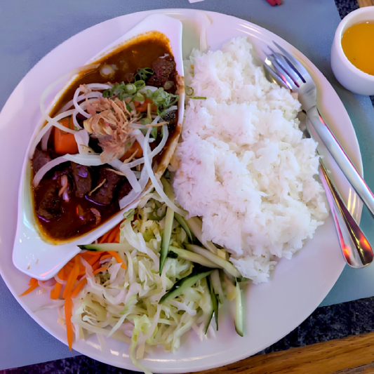 42. Beef Stew with Steamed Rice / Cơm B&ograve; Kho / 牛腩飯