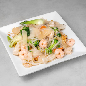 Nouilles frites style cantonais (poulet, crevetters et calmars ) / Cantonese Style Fried Noodles (Chicken, Shrimps and Calamaris)