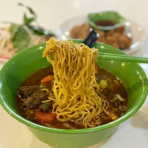 Beef Stew with Egg Noodles - M&igrave; B&ograve; Kho