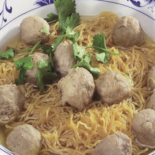 Beef Meatballs with Egg Noodle Soup - M&igrave; B&ograve; Vi&ecirc;n
