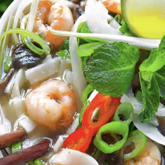 Egg Noodle Soup with Shrimp, BBQ Pork and Wonton - M&igrave; X&aacute; Xiu T&ocirc;m Ho&agrave;nh Th&aacute;nh