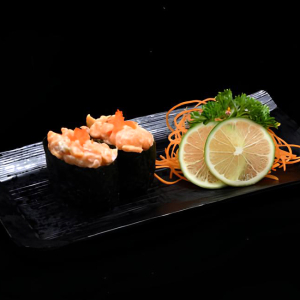 Sous-marin au saumon &eacute;pic&eacute; (2 mcx) / Spicy Salmon Submarine (2 pcs)