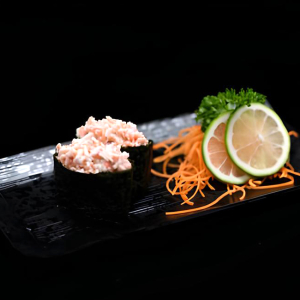Nigiri sous-marin au goberge (2 mcx) / Crab Meat Submarine Nigiri (2 pcs)