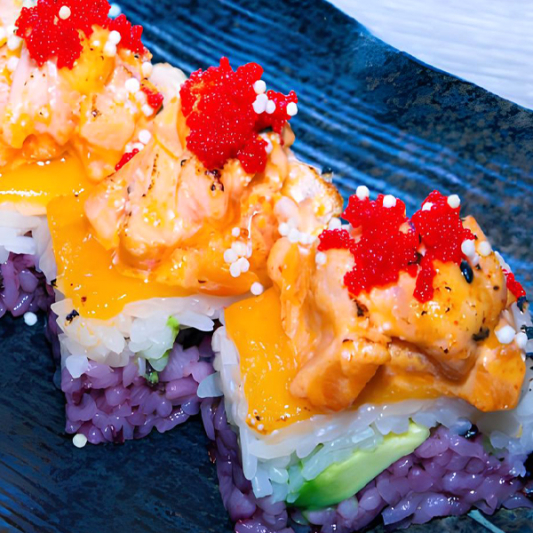 Oshizushi au saumon &eacute;pic&eacute; (6 mcx) / Spicy Salmon Oshizushi (6 pcs)