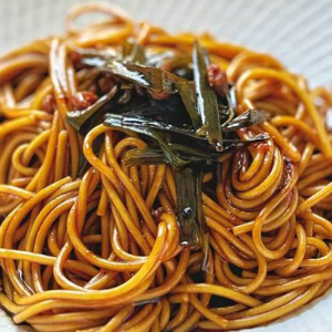 Shanghai-Style Scallion Oil Noodles and Fried Egg 本帮葱油拌面 荷包蛋
