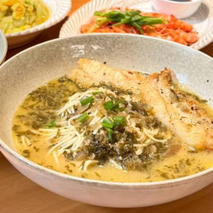 Suzhou-Style Pickled Vegetables & Shredded Pork Braised Noodles 苏式咸菜肉丝焖肉面