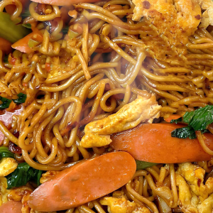 Mouthwatering Egg & Ham Fried Noodles 销魂鸡蛋火腿炒面