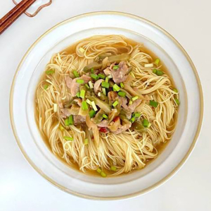 Shanghai-Style Pickled Mustard & Shredded Pork Chicken Soup Noodles 本帮榨菜肉丝鸡汤面
