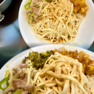 Shanghai Style Noodles with Pork Bean Sprouts Green Pepper with Peanut and Sesame Paste Sauce 上海三丝冷面含荷包蛋