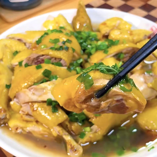 Scallion Oil Free-Range Chicken (Half Chicken) 葱油走地鸡 (半只)