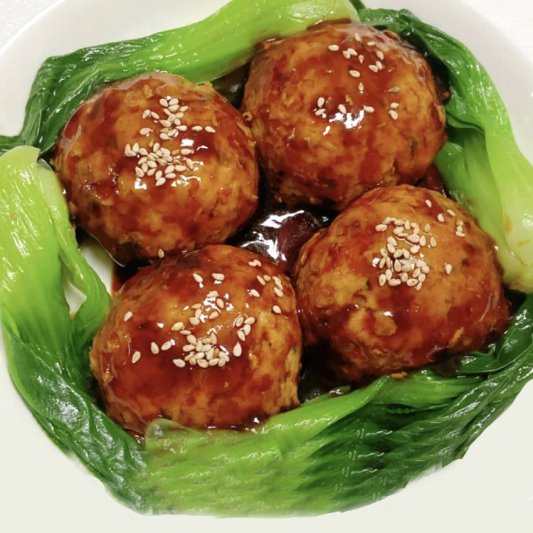 Shanghai-Style Braised Lion's Head Meatballs (4 pcs) 本帮红烧狮子头 (4个)