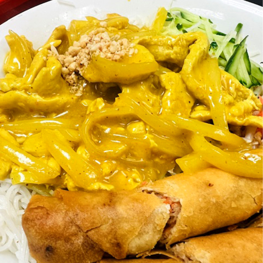 20A. Stir-Fried Curry Chicken & Spring Rolls on Rice Vermicelli
