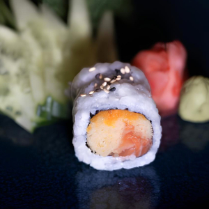 Spicy Salmon Roll (6 pcs)
