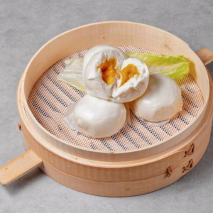#56 Pain &agrave; la cr&egrave;me aux &oelig;ufs (3 mcx) / Steamed Egg Custard Bun (3 pcs)