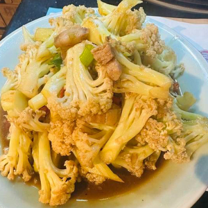 Stir-Fried Cauliflower 干锅花菜