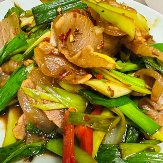 Stir-Fried Garlic Leaf with Preserved Pork 大蒜炒腊肉