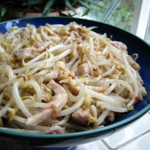 C3. Chicken Chow Mein