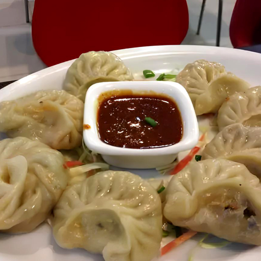 Steamed Chicken Momos (8 pcs)