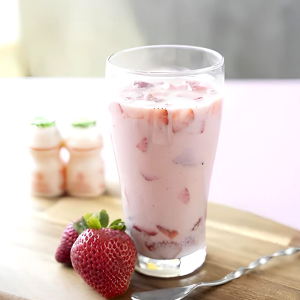 Strawberry Lactic Green Tea 多多草莓绿茶