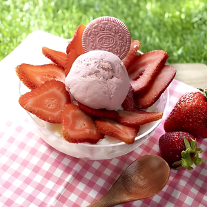 Strawberry Hearts On The Snow 小莓莓真多心