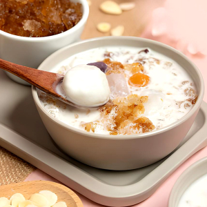 Taro Balls, Peach Resin & Glutinous Rice Balls in Almond Tea 杏仁桃膠圓又圓