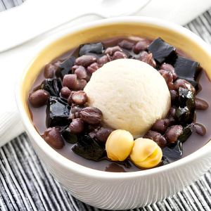 Red Bean Soup & Grass Jelly with Vanilla Ice Cream 雪山紅豆涼粉 (配雲咖哩嗱雪糕)