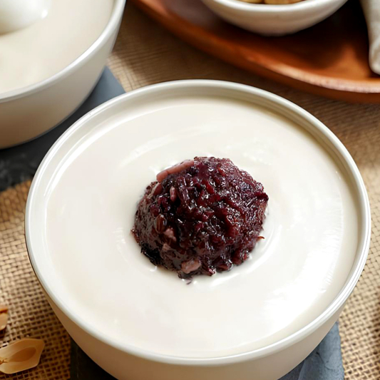 Cashew Peanut Soup with Black Glutinous Rice 腰果花生露配黑糯米
