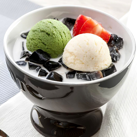 Grass Jelly with Ice Cream in Vanilla Ice 雪山孖寶涼粉