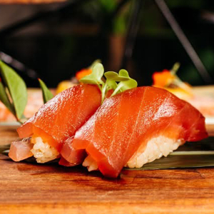 Tuna Sushi (2 pcs)