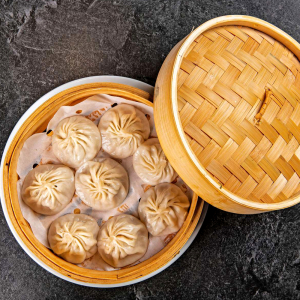 Pork Soup Filled Dumplings (8 pcs) / 鲜肉小笼 
