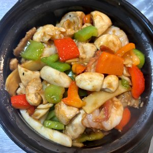 151. Shrimp & Mixed Meat with Tofu Vegetables in Oyster Sauce