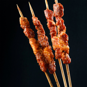 Signature Grilled Lamb Skewers (4 pcs) 鲜香秘制烤羊肉串(4串)