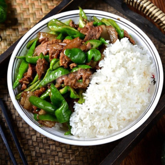 Stir-Fried Beef on Rice 小炒牛肉盖饭