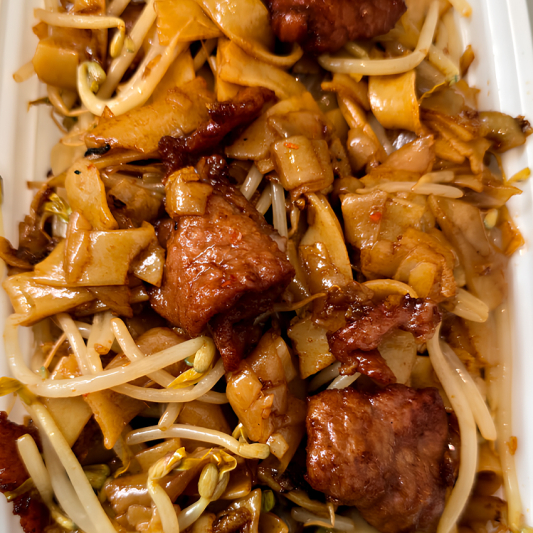 Rice Noodle with Beef 乾炒牛河