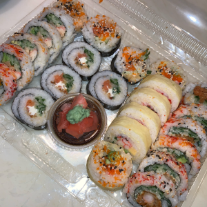 10. Sushi choix du chef (24 mcx) / Chef&rsquo;s Choice Sushi (24 pcs)