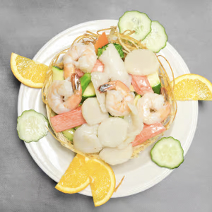 29. Nid d'hirondelle aux fruits de mer avec l&eacute;gumes assortis / 29. Seafood Bird's Nest with Mixed Vegetables