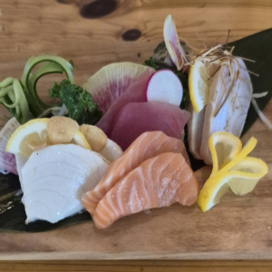 AP 11. Appetizer Sashimi (8 pcs)