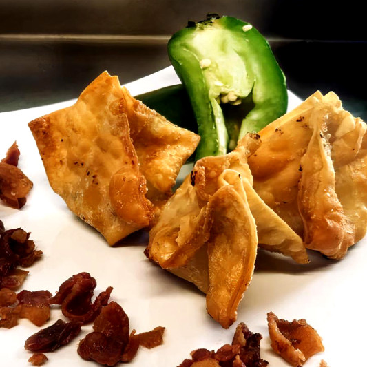 Fried Cream Cheese with Bacon and Jalape&ntilde;o Wontons (6 pcs)