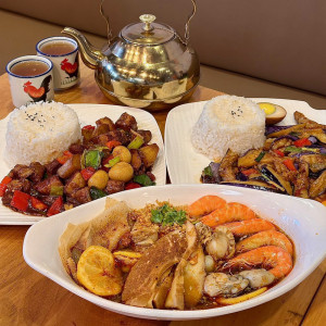 Enjoy a Meal on Rice  盖饭
