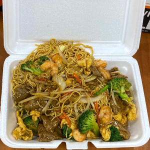 L6. House Special Lo Mein