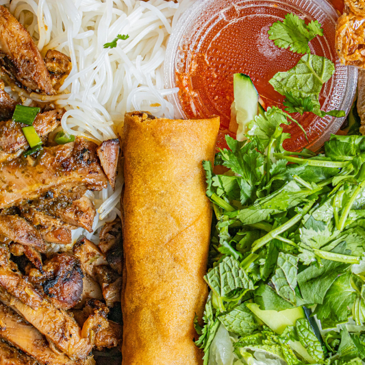 E9. Grilled Chicken Vermicelli & Egg Roll / B&uacute;n G&agrave; Nướng, Chả Gi&ograve;
