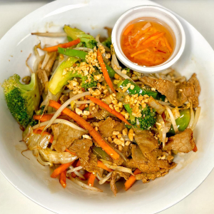 7V. Beef Stir-Fried with Vegetables / B&uacute;n X&agrave;o Bồ